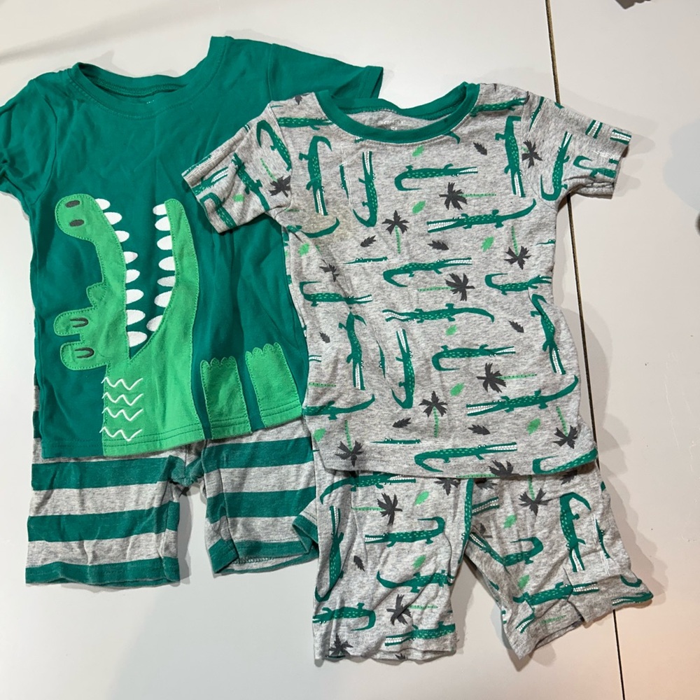 Carter’s 5T Crocodile Pajama Set bundle